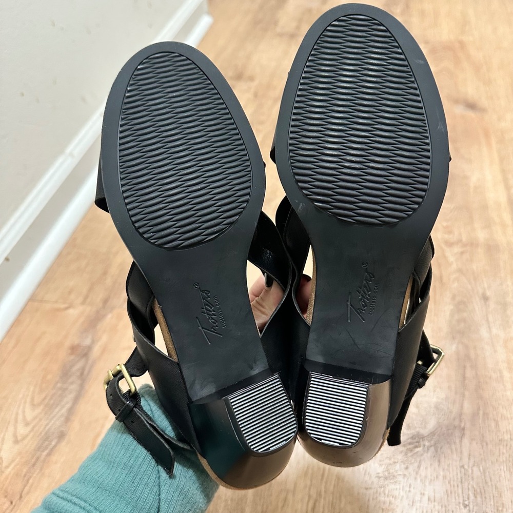 Trotters | Women's Black Leather Criss Cross Block Heel Sandals, Size 9.5M - Picture 6 of 8